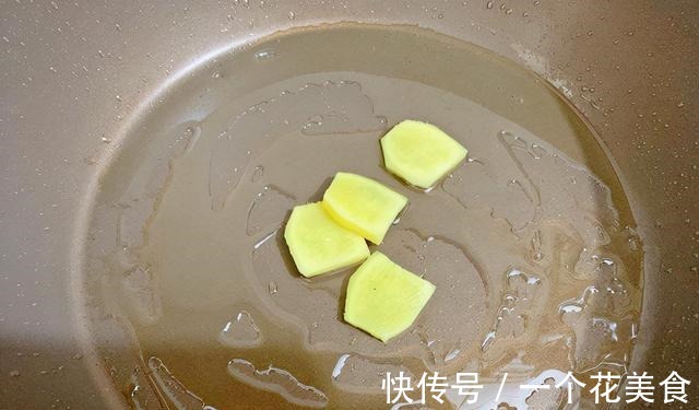 黄花鱼别再清蒸了，试一试这个做法，解馋还下饭！