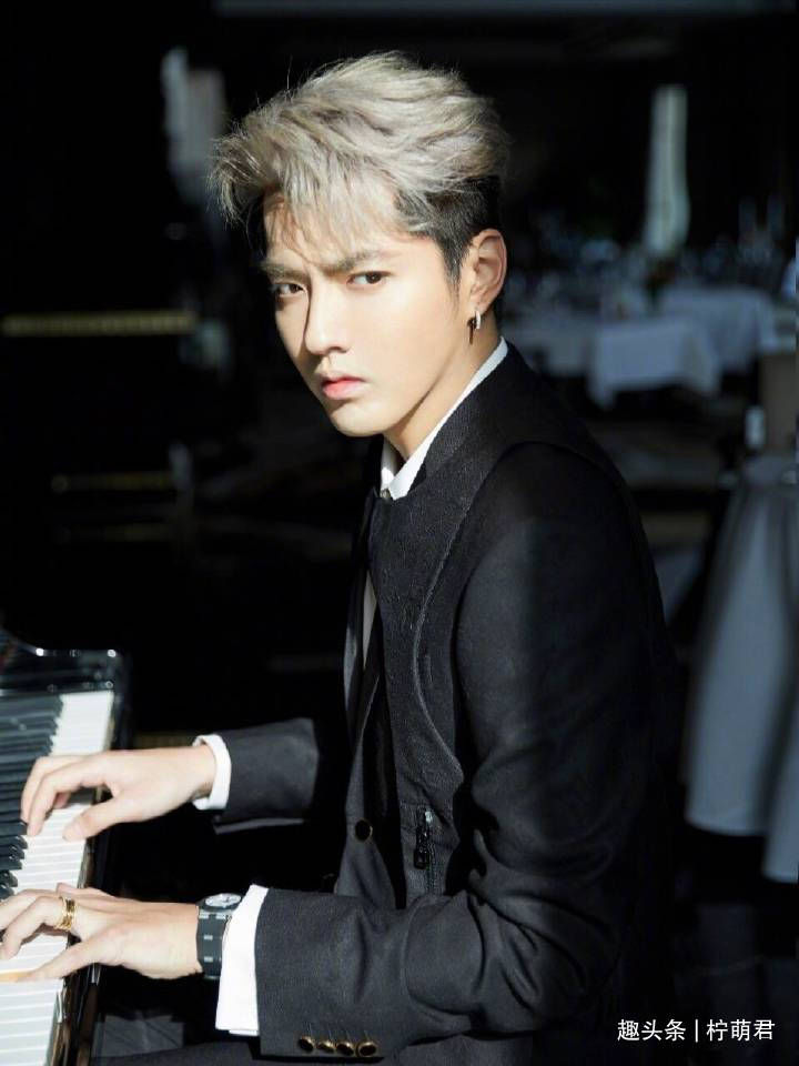 吴亦凡银发造型亮相太撩人,简直是撕漫男本人!