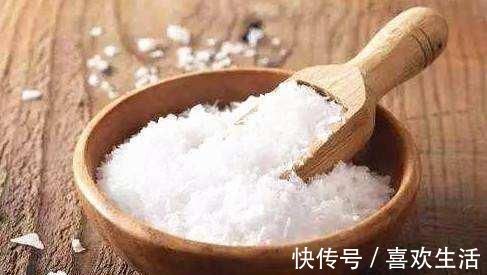 拖地的时候用点这东西,去污快又杀菌,一周不打扫都能干干净净