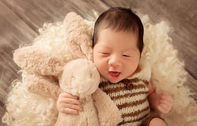 脑体|孕妈每天坚持吃几个核桃,宝宝出生后,全家人笑得合不拢嘴