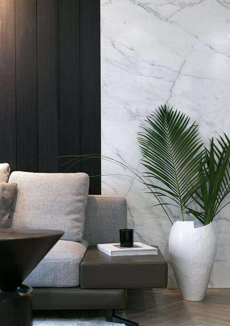 青年|单身女青年的家,客厅选择超大电视机,让客厅瞬间变成影音室