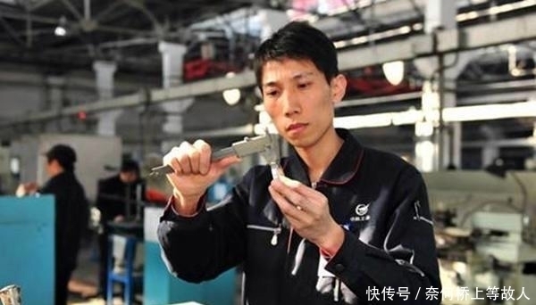 他是“中国第一工匠”,拒外企90万月薪相邀,只愿为祖国贡献力量