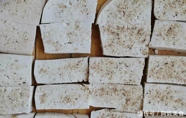 入伏后,宁可不吃肉,也要吃这菜,2元炒一锅,女人多吃气色好