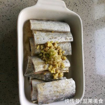 早晨来一碗干炸舟山带鱼,大人小孩都爱吃
