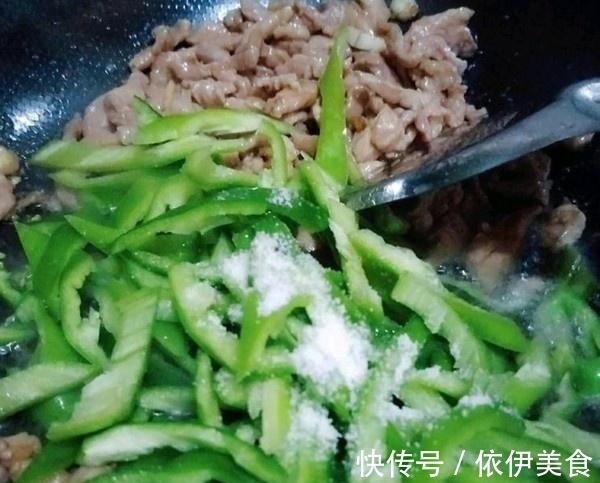 羸瘦者|再炒猪肉,千万别直接下锅,多加“这1步”,肉不硬,香嫩更美味