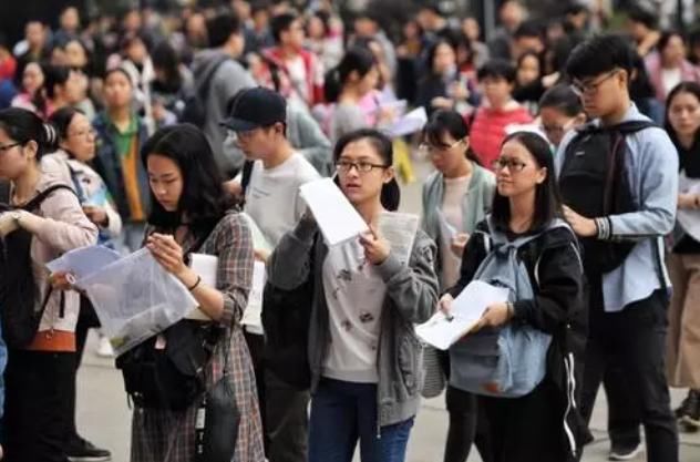 国内大学“考研难度”排行榜，北大医学部挤进前十，清华位居第一