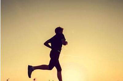 身材|美女坚持跑步4年,打造“沙漏型”身材,网友:看上去好年轻啊