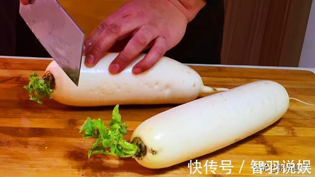 白萝卜|白萝卜别腌咸菜了,教你新吃法,我家一周做4次,营养又解馋,香