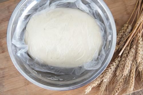 馒头屑|发面不要只加酵母和白糖，多放1味料，10分钟发满盆，省时省力