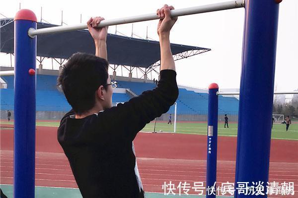 伤身|男性45岁后，2类动作不再适合做，避免健身变“伤身”