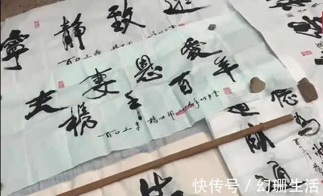 笔笔#80岁老人“地摊书法”，内敛含蓄，有舒同神韵，专家：江湖体