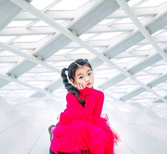 阿拉蕾才是“整容式”长大,原以为会长残,没想到却美到认不出