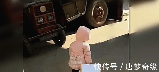 妈妈|去姥姥家走亲戚,吃饭喝足后还要整此一出,姥姥哭笑不得亲外孙