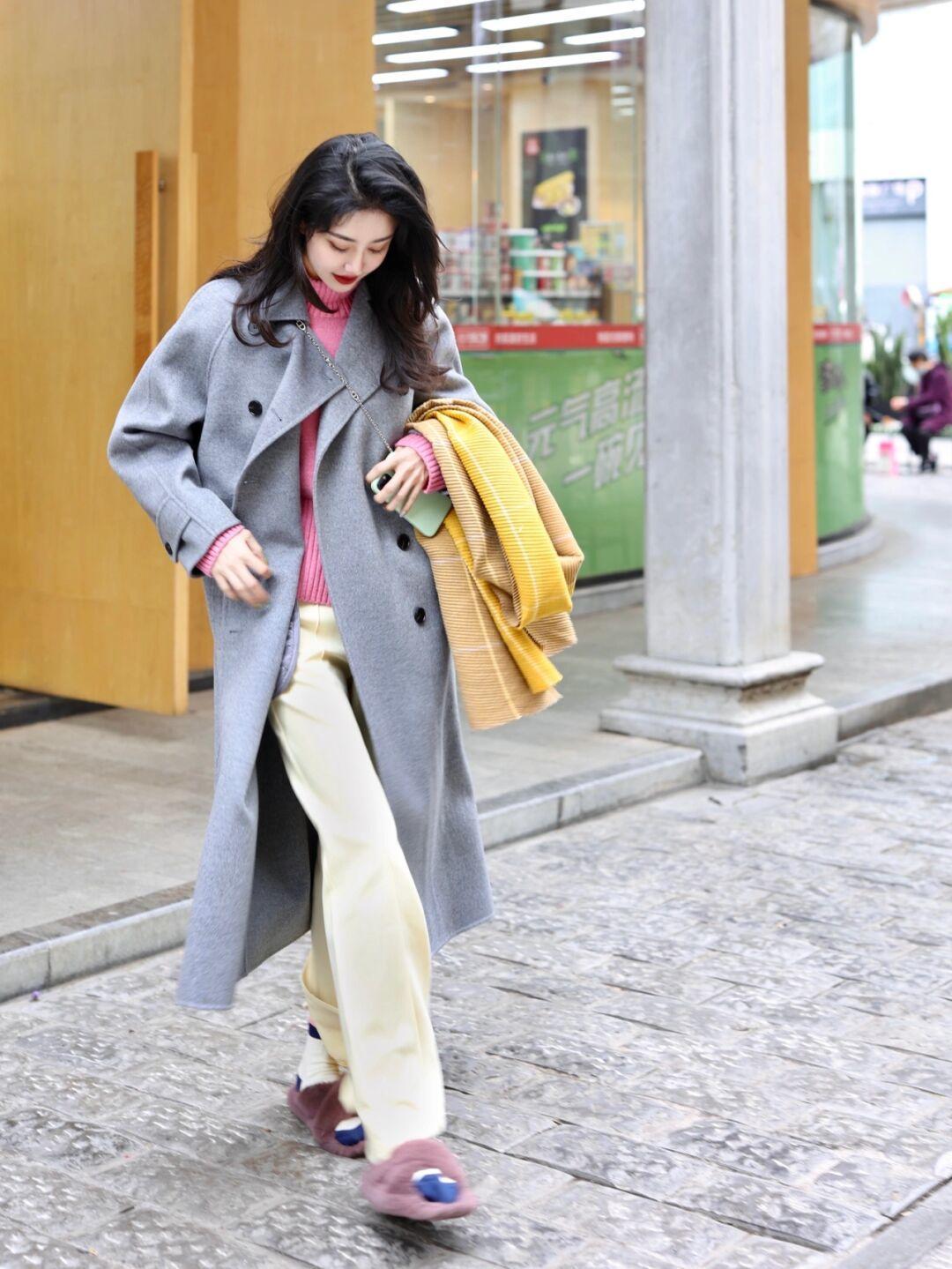 毛呢|冬天想要穿出高级感?一定要试一试灰色和粉色的搭配,高级又时尚!
