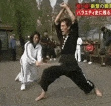 |搞笑GIF:都建功立业了,还是改不掉看见妹子就想抱的冲动