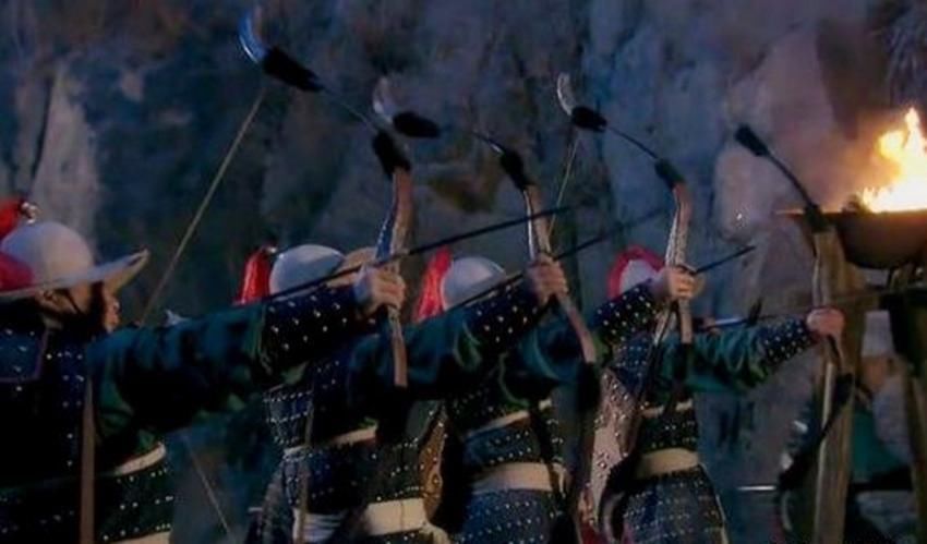 谋权篡位|一人送给大臣：枣、梨、姜、芥四物，大臣见到说：这个人要造反！