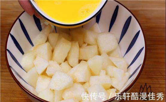 雪梨块|把梨切成小块,淋2个鸡蛋,教你从没吃过新做法,比面包简单好吃