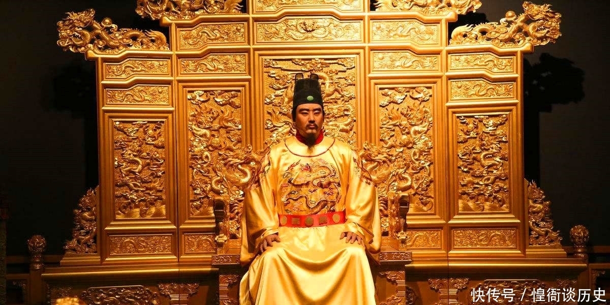 朱元璋|朱元璋写完对联挂在殿前，大臣看到一脚踹翻，为何反而获得重赏？