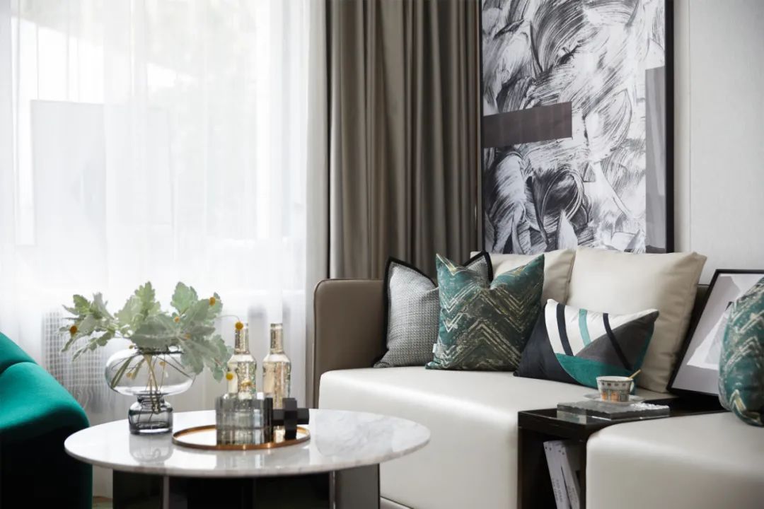 次卧|95㎡现代雅奢，丰富的颜色及软装搭配，造就出一个活力的家