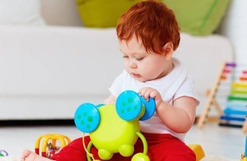 高雍涵|宝宝走路的早晚，跟智商有关吗？李玫瑾教授：不要被忽悠了