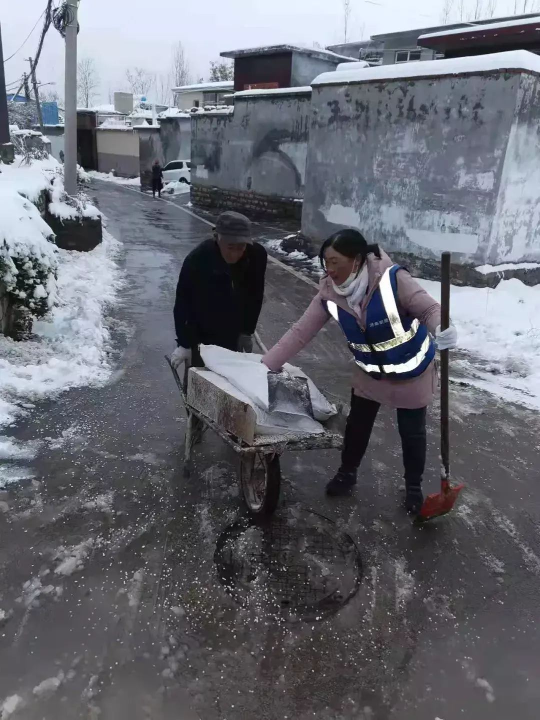 彩石街道组织开展扫雪除冰行动 全网搜 彩石街道组织开展扫雪除冰行动 全网搜