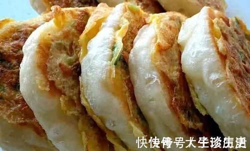 面粉|一碗面粉3个鸡蛋,做法你绝对没见过,10分钟解决全家早餐