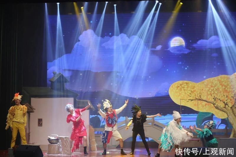  模龄|生长在哪，哪就有戏！这位创作型教授，已满30年“模龄”，返乡兼职好戏连台