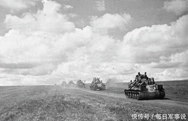 进攻中的苏军|一组二战老照片,库尔斯克战役中的苏军