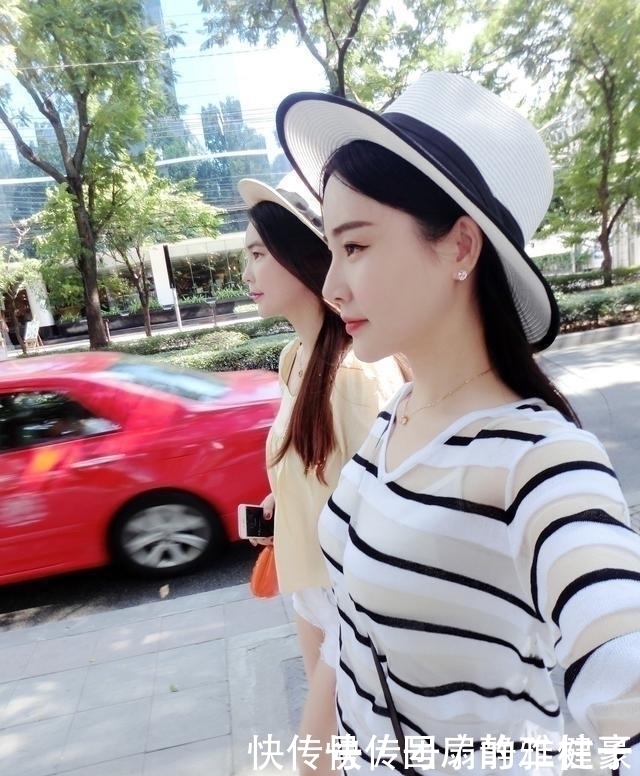 |爆笑段子:今天中午饭点时,我科室主管突然递给我一百块钱!