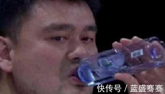 华莱士|让奥尼尔都显娇小的姚明 体型有多夸张大象站身边像条宠物狗!