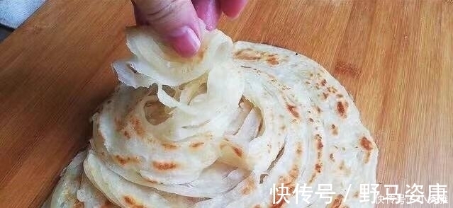鸡蛋饼|早餐教你做层层酥脆的煎饼，5分钟出锅，孩子说比鸡蛋饼还好吃