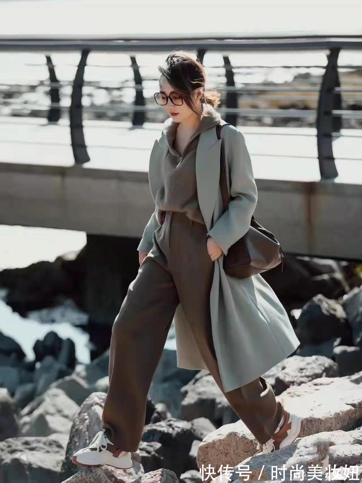 垂直度|没想到,大衣叠穿这么高级洋气,这3组搭配思路值得借鉴