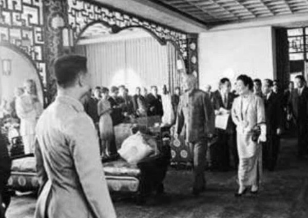 蒋介石|国民党败退大陆时,蒋介石究竟带走了多少黄金?统计让人惊讶!