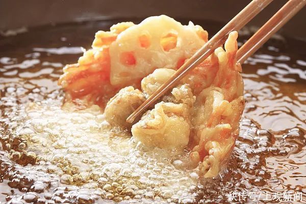 這7種食物是殘忍的“衰老加速器”！每一口都在催你變老