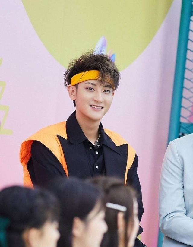 黄忠东|霸道总裁黄子韬能屈能伸,为自家艺人撑腰绝不退缩,中国好老板!