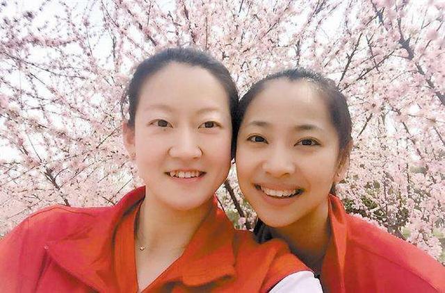 李盈莹|3年生下2个大胖小子!女排主攻一家4口拜年,李盈莹搭档幸福美满