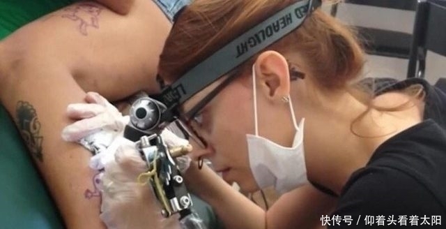 女子|女子纹身技术属于小学生水平,但是她的顾客却异常喜欢,口碑超好