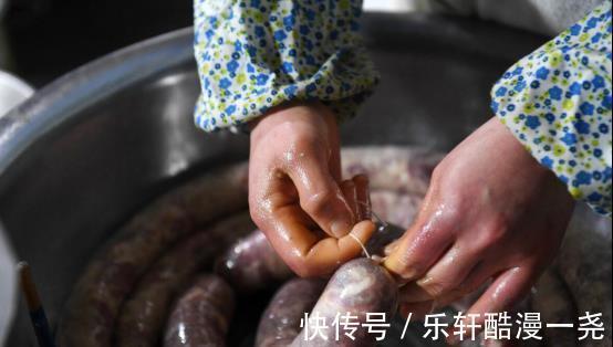 奶奶卖了30年的灌香肠,秘方无私分享给大家,爱吃香肠的收藏了