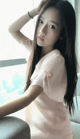 |搞笑GIF趣图:有一次和男友吵架了在电话里哭