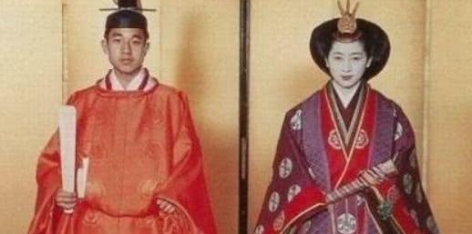 皇位|日本天皇传了100多代,却没有出现过抢夺皇位的,这是为何?