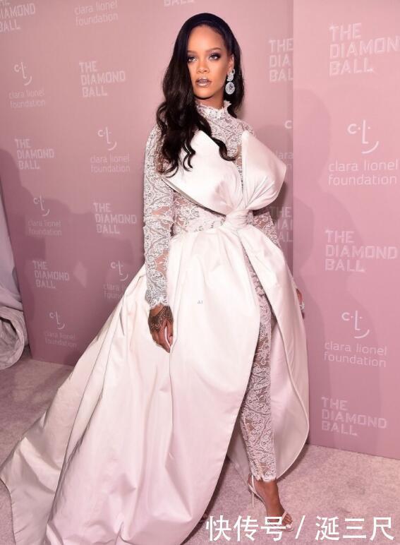 全球最有钱的NBA女球迷,拥有身家6亿美金,主业是卖化妆品?