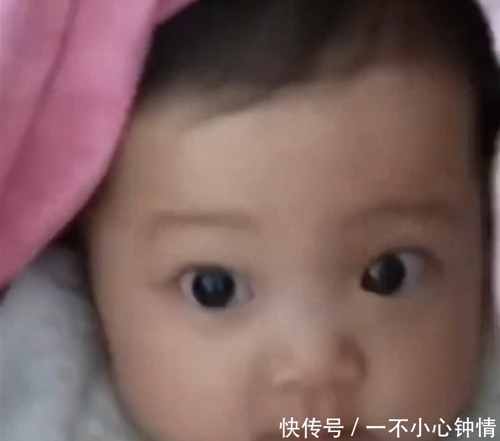 被子|宝宝不睡觉,妈妈偷偷去试探,掀开被子后让妈妈笑成花!