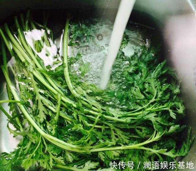 晚上失眠睡不好,试试多吃这菜,2元能买1大捆,随便一炒很好吃