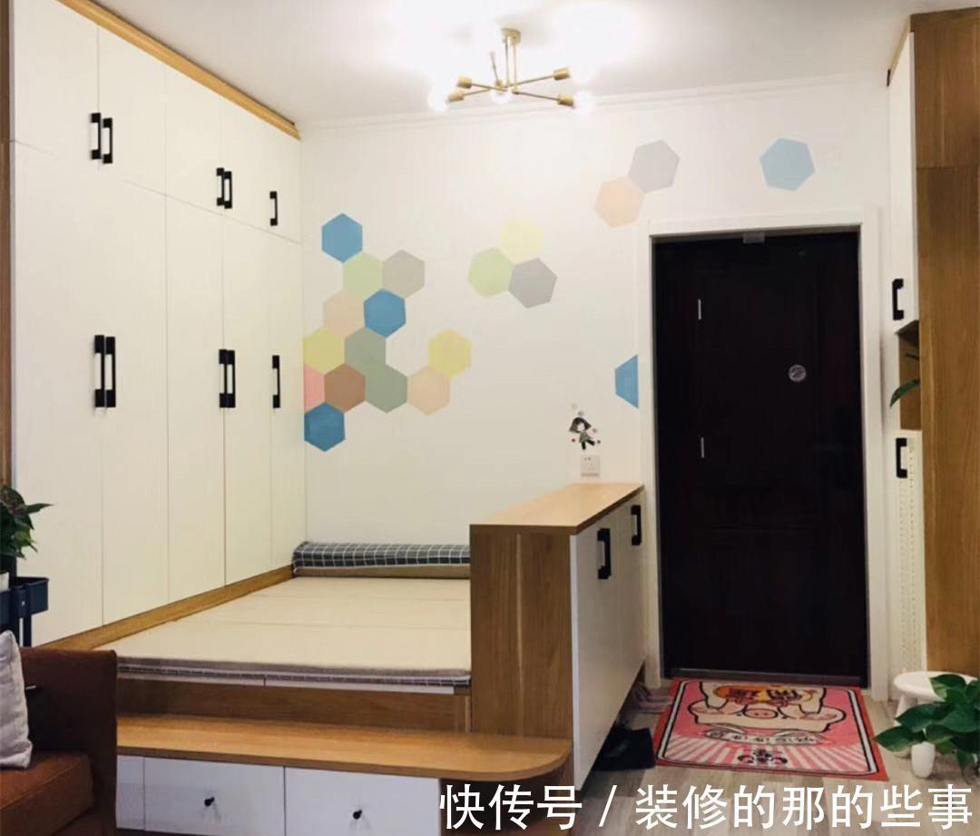 柜子|49平米小户型,温馨又舒适,进门就有一张床,这样设计太实用了