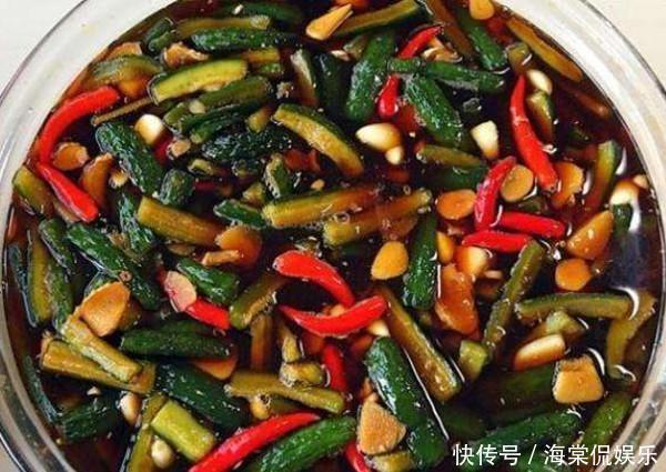 腌黄瓜|腌黄瓜不能直接撒盐，记住个细节，黄瓜更脆更入味，2个月都不坏