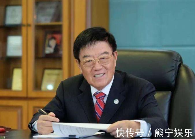 制药厂|几口缸几个人办药厂,靠“一包中药”,年入1000多亿却坚持不上市