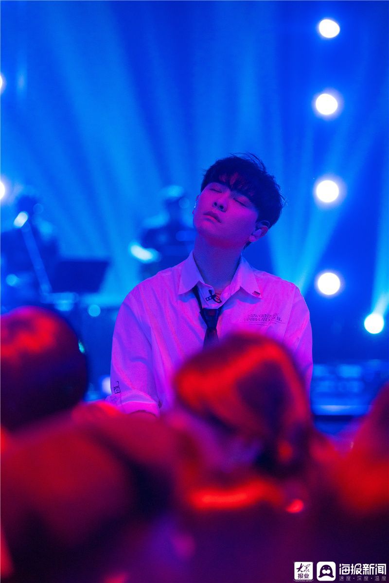 说唱听我的2|《说唱听我的2》龚琳娜再唱《忐忑》全程高能，尤长靖邓典果走心rap催泪十足