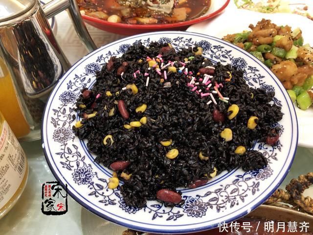 孩子3周岁宴席，880元标准上了27道菜，客人吃完竟说贵了