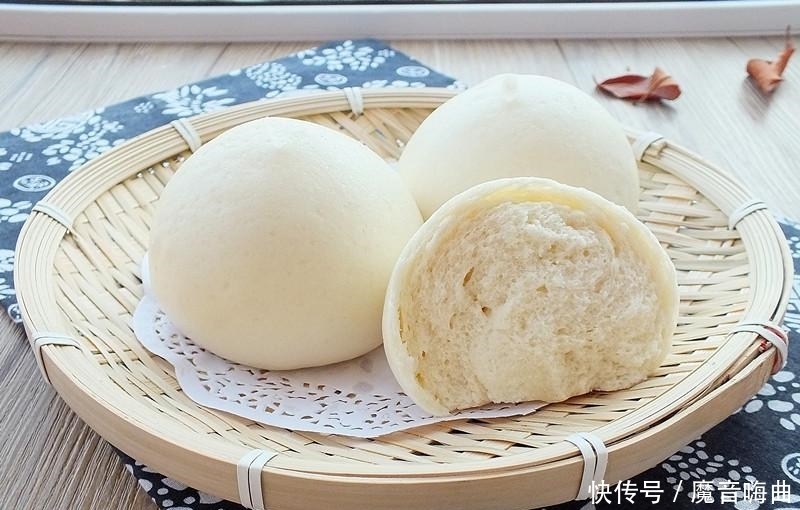 蒸出的馒头|我用此方法揉面,做的馒头劲道麦香浓,全家人竖大拇指夸我!