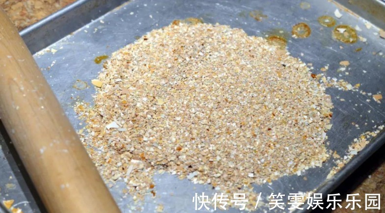 万能自制肥：蛋壳为原材料，制作过程是加热磨碎